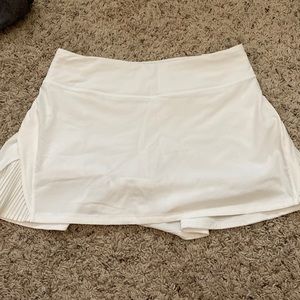 Lululemon play off the pleats Mid-Rise White Skirt